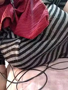 Snapshot of Malak-26 chatting on February 10, 2026, 1:32 am Malak-26 online show from February 10, 2026, 1:32 am