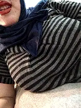 Snapshot of Malak-26 chatting on February 23, 2026, 10:18 pm Malak-26 online show from February 23, 2026, 10:18 pm