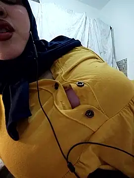 Snapshot of Malak-26 chatting on February 25, 2026, 12:09 am Malak-26 online show from February 25, 2026, 12:09 am