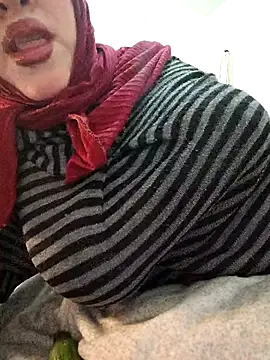 Snapshot of Malak-26 chatting on February 25, 2026, 10:41 pm Malak-26 online show from February 25, 2026, 10:41 pm