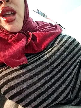 Snapshot of Malak-26 chatting on February 28, 2026, 10:22 pm Malak-26 online show from February 28, 2026, 10:22 pm