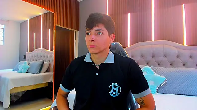  JacobMiller   online show from September 27, 2025, 7:41 pm