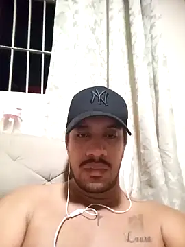 Snapshot of TonnyMoreno chatting on February 19, 2025, 6:44 am TonnyMoreno online show from February 19, 2025, 6:44 am