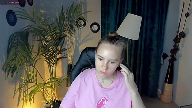 Lika 0ne online show from September 30, 2025, 10:20 am