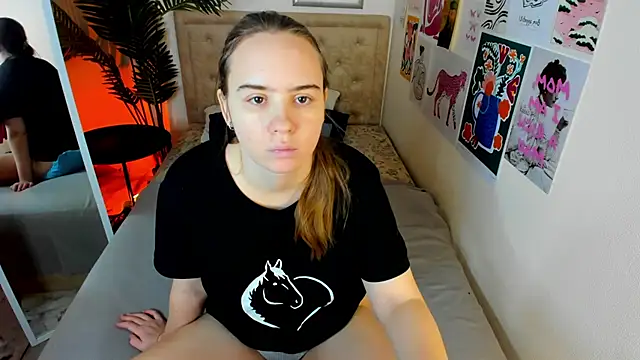 Snapshot of Lika_0ne chatting on February 7, 2026, 12:42 pm Lika 0ne online show from February 7, 2026, 12:42 pm