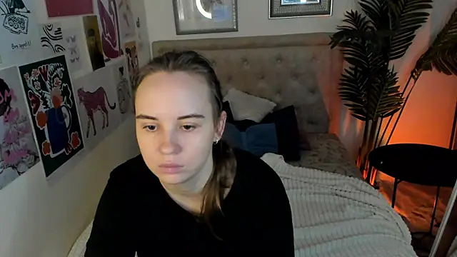Snapshot of Lika_0ne chatting on April 1, 2026, 12:17 pm Lika 0ne online show from April 1, 2026, 12:17 pm
