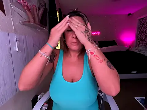 bossyroxy84 online show from September 16, 2025, 6:31 pm