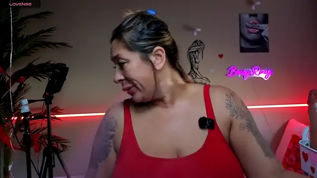 Snapshot of bossyroxy84 chatting on February 13, 2026, 9:11 pm bossyroxy84 online show from February 13, 2026, 9:11 pm