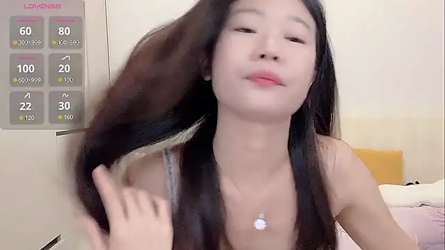 yunyun121 online show from November 16, 2025, 2:44 pm