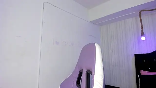 Snapshot of nicky_angel1 chatting on October 2, 2025, 6:37 pm nicky angel1 online show from October 2, 2025, 6:37 pm