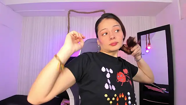 Snapshot of nicky_angel1 chatting on October 7, 2025, 6:38 pm nicky angel1 online show from October 7, 2025, 6:38 pm