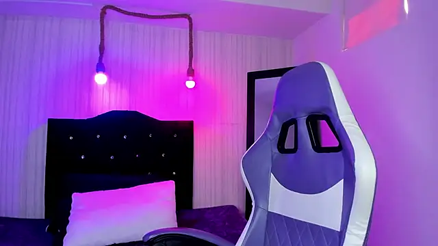 Snapshot of nicky_angel1 chatting on November 5, 2025, 6:41 pm nicky angel1 online show from November 5, 2025, 6:41 pm