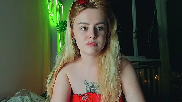 Alexa Pirs online show from March 3, 2025, 11:35 pm