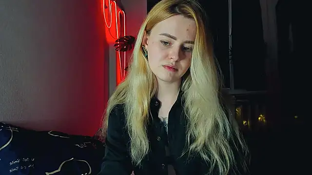 Alexa Pirs online show from March 7, 2025, 5:38 pm