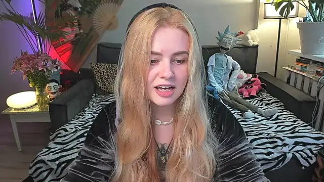 Alexa Pirs online show from July 11, 2026, 2:20 pm