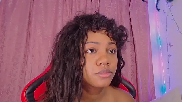 Snapshot of Daphnewalker__ chatting on December 18, 2025, 11:27 am Daphnewalker online show from December 18, 2025, 11:27 am