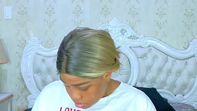 Snapshot of TianahGlow chatting on January 12, 2026, 8:36 pm TianahGlow online show from January 12, 2026, 8:36 pm