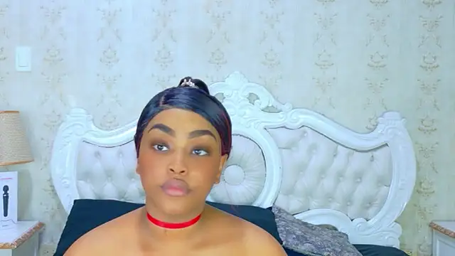 Snapshot of TianahGlow chatting on January 14, 2026, 8:36 pm TianahGlow online show from January 14, 2026, 8:36 pm