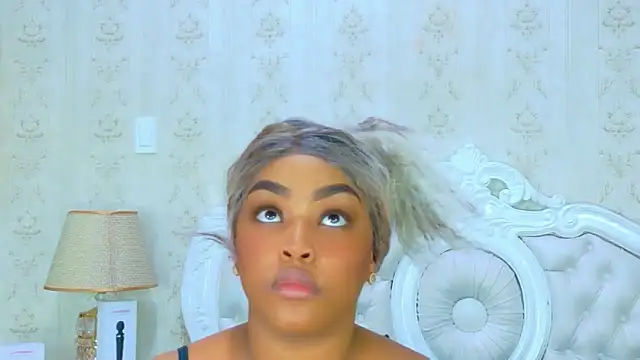 Snapshot of TianahGlow chatting on January 15, 2026, 8:34 pm TianahGlow online show from January 15, 2026, 8:34 pm