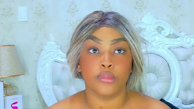 Snapshot of TianahGlow chatting on February 3, 2026, 8:25 pm TianahGlow online show from February 3, 2026, 8:25 pm