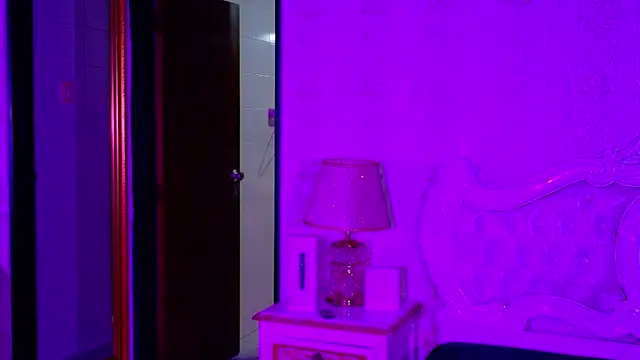 Snapshot of TianahGlow chatting on February 13, 2026, 8:38 pm TianahGlow online show from February 13, 2026, 8:38 pm