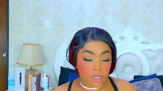 Snapshot of TianahGlow chatting on February 18, 2026, 5:20 pm TianahGlow online show from February 18, 2026, 5:20 pm