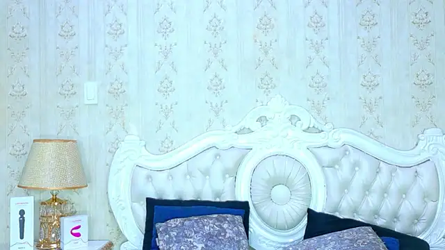 Snapshot of TianahGlow chatting on February 23, 2026, 8:39 pm TianahGlow online show from February 23, 2026, 8:39 pm