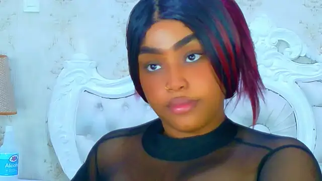 Snapshot of TianahGlow chatting on February 28, 2026, 8:32 pm TianahGlow online show from February 28, 2026, 8:32 pm