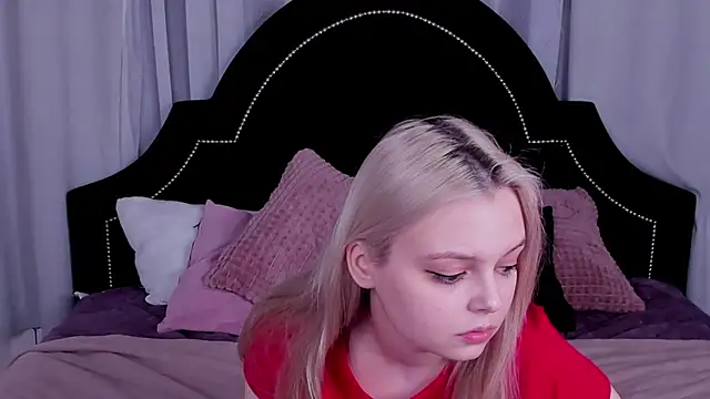 CLAIRE VOGT online show from March 7, 2025, 3:39 pm