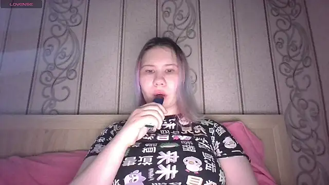 Little kitsune1707 online show from September 29, 2025, 1:16 pm