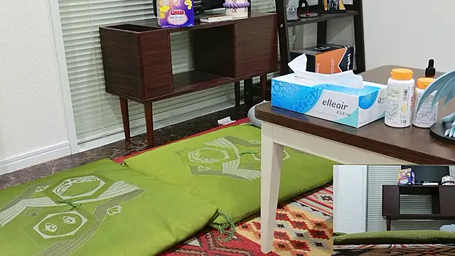 Snapshot of YARASERO-kun chatting on February 8, 2026, 11:46 am YARASERO-kun online show from February 8, 2026, 11:46 am