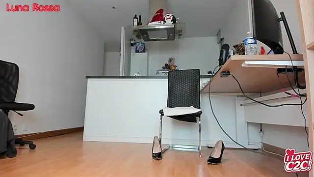 Snapshot of LunaRossaCam chatting on February 12, 2026, 6:14 pm LunaRossaCam online show from February 12, 2026, 6:14 pm