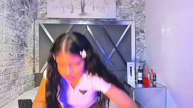 Snapshot of EvansDarling chatting on February 25, 2026, 1:43 pm EvansDarling online show from February 25, 2026, 1:43 pm