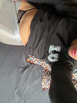 yaxxx03 online show from November 2, 2025, 12:51 pm