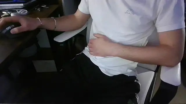 Manuhot001 online show from March 17, 2025, 9:55 pm