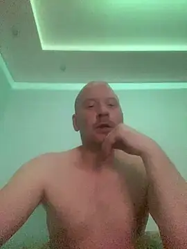 Snapshot of Krzysiekg123 chatting on February 8, 2026, 8:23 pm Krzysiekg123 online show from February 8, 2026, 8:23 pm