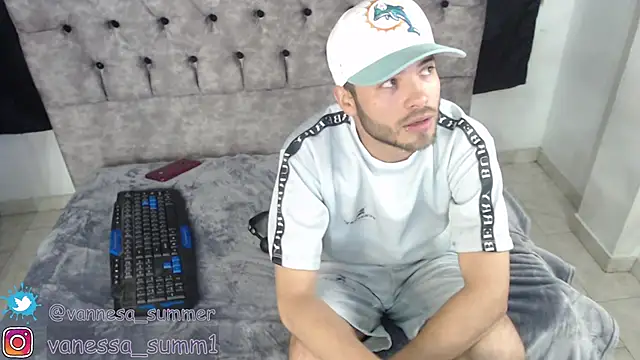 aczino vel online show from February 12, 2025, 1:41 am