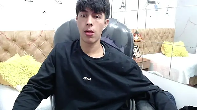 Estiv18  online show from March 17, 2025, 4:19 am