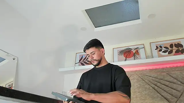 DickGriffith  online show from February 18, 2025, 8:03 pm