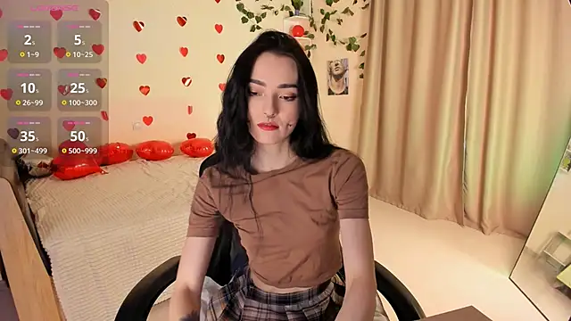 Snapshot of Bella__Faith chatting on February 17, 2025, 5:14 am Bella Faith online show from February 17, 2025, 5:14 am