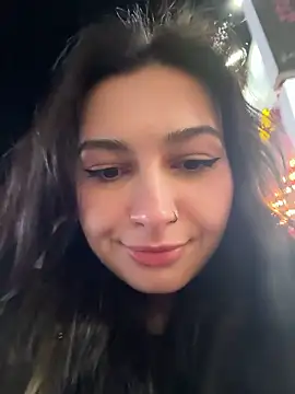 Snapshot of lunalovelee chatting on December 20, 2025, 2:13 pm lunalovelee online show from December 20, 2025, 2:13 pm