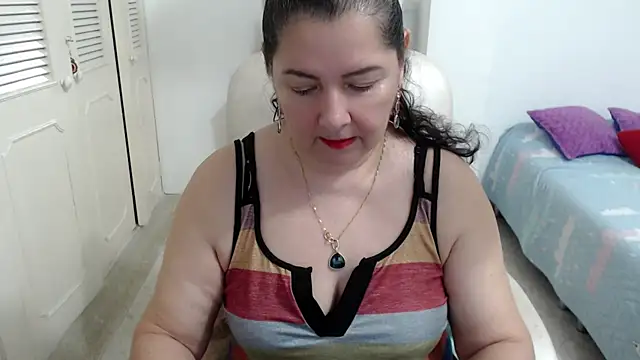 leonela 69 online show from April 6, 2026, 12:19 am