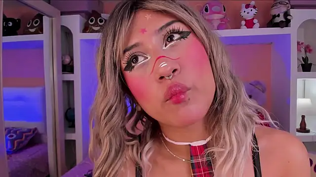 miss   megan online show from December 5, 2025, 2:31 am