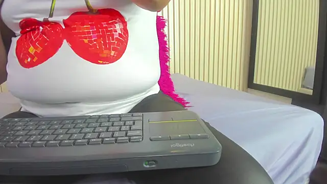 Snapshot of Aida-nicolle chatting on November 15, 2025, 9:50 am Aida-nicolle online show from November 15, 2025, 9:50 am