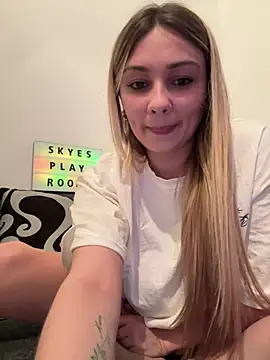 skyemorgan01 online show from April 23, 2026, 7:38 pm