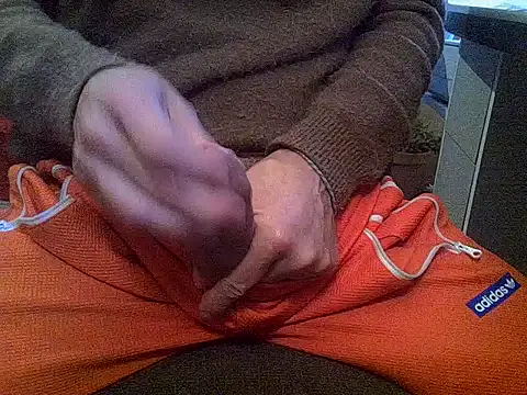 Snapshot of createur34 chatting on January 18, 2026, 9:35 am createur34 online show from January 18, 2026, 9:35 am