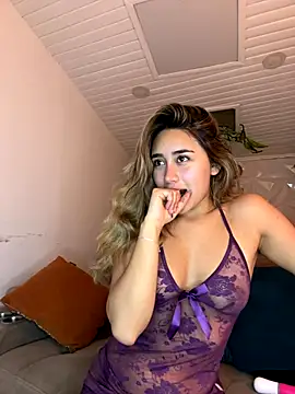 Snapshot of Hornyholly__ chatting on January 6, 2026, 9:07 pm Hornyholly online show from January 6, 2026, 9:07 pm