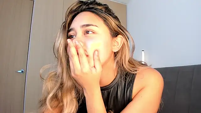 Snapshot of Hornyholly__ chatting on January 10, 2026, 4:53 pm Hornyholly online show from January 10, 2026, 4:53 pm