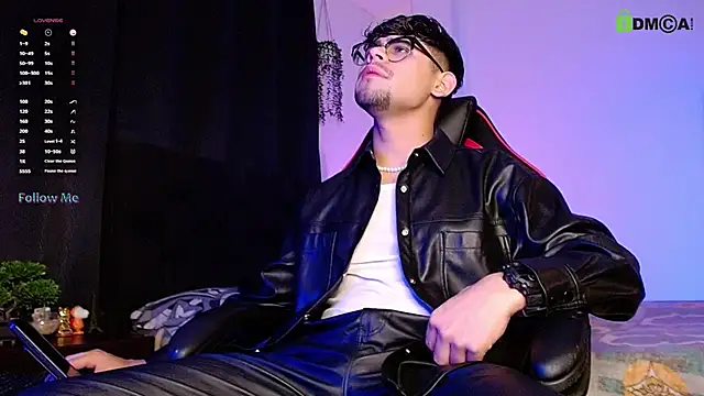 isaac-saenz online show from November 9, 2025, 12:31 am