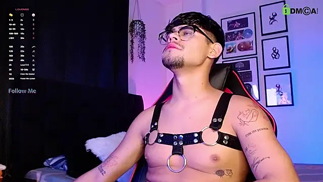 isaac-saenz online show from November 11, 2025, 10:10 pm